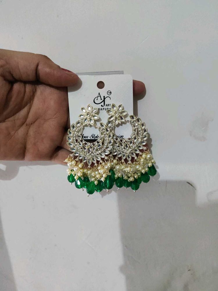 (2 eaaing)Elegant Jhumka Earrings with Green Beads