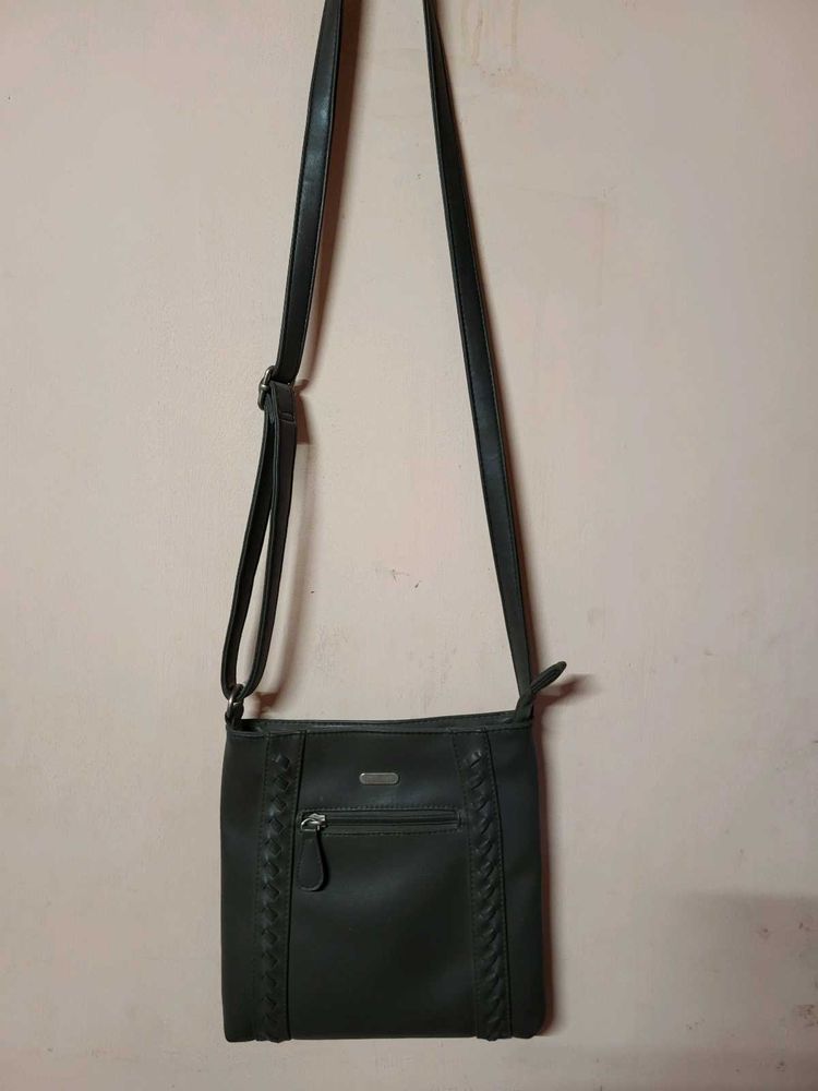 Stylish sling bag