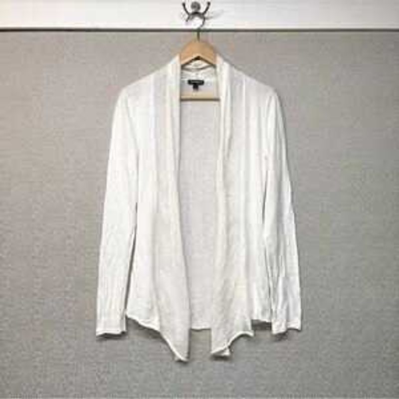 Round neck white tshirt