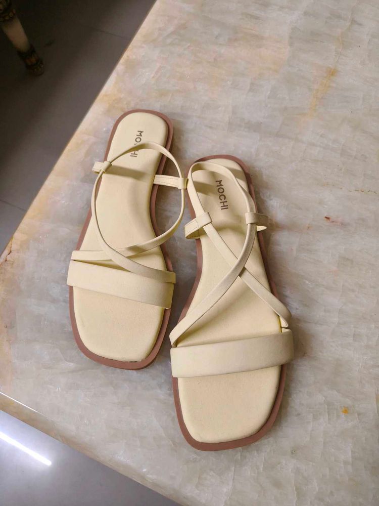 mochi brand new Chic Cream  Flat Sandal