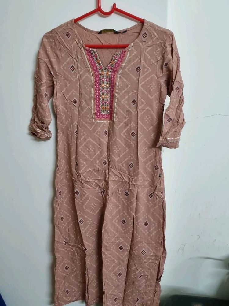Embroidered Bhandani Kurta