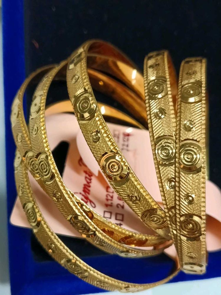 Exquisite Gold Tone Bangle Set