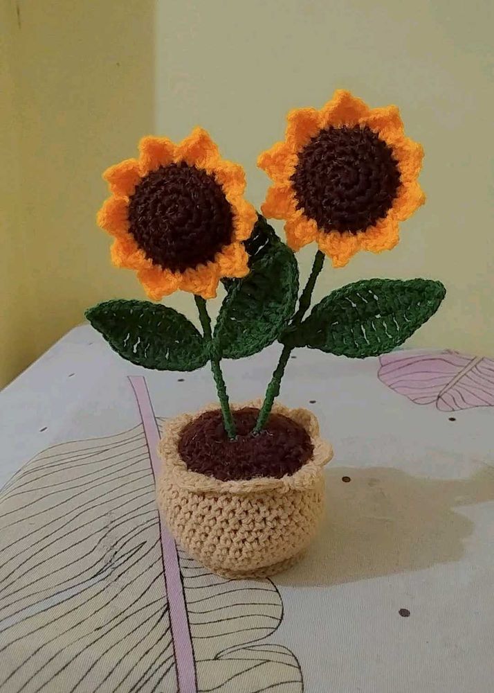 Crochet sunflower pot