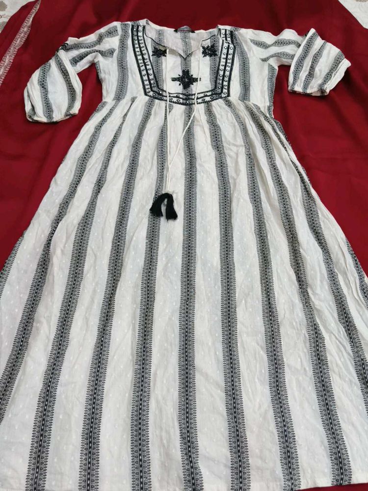 White &amp; Black Striped Kurta