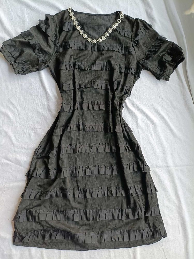 Chic Ruffle Detail Dress