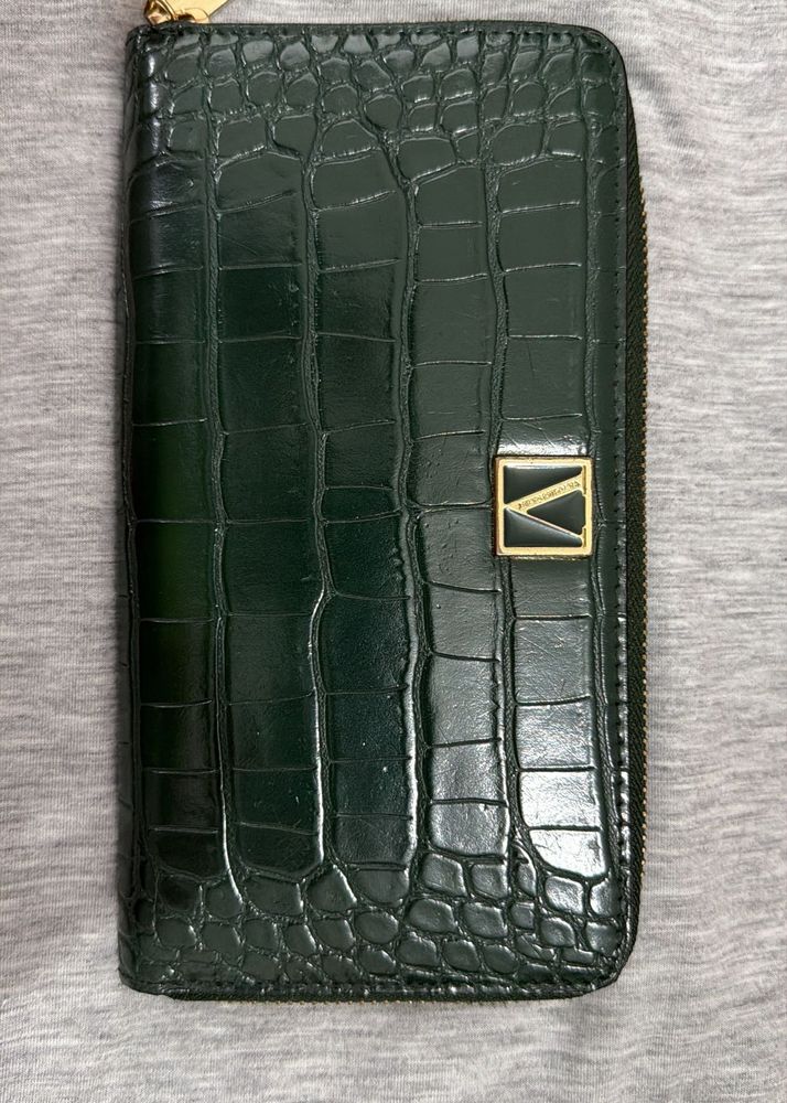 Elegant Green Croc Embossed Wallet