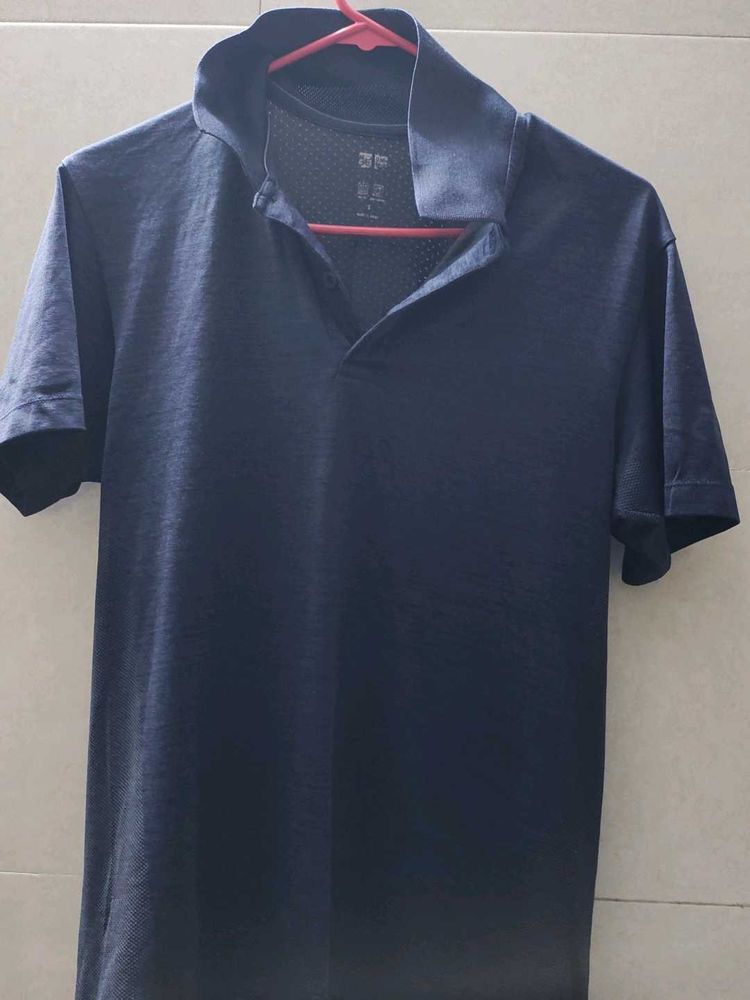 Uniqlo Men's Navy Blue Polo Shirt