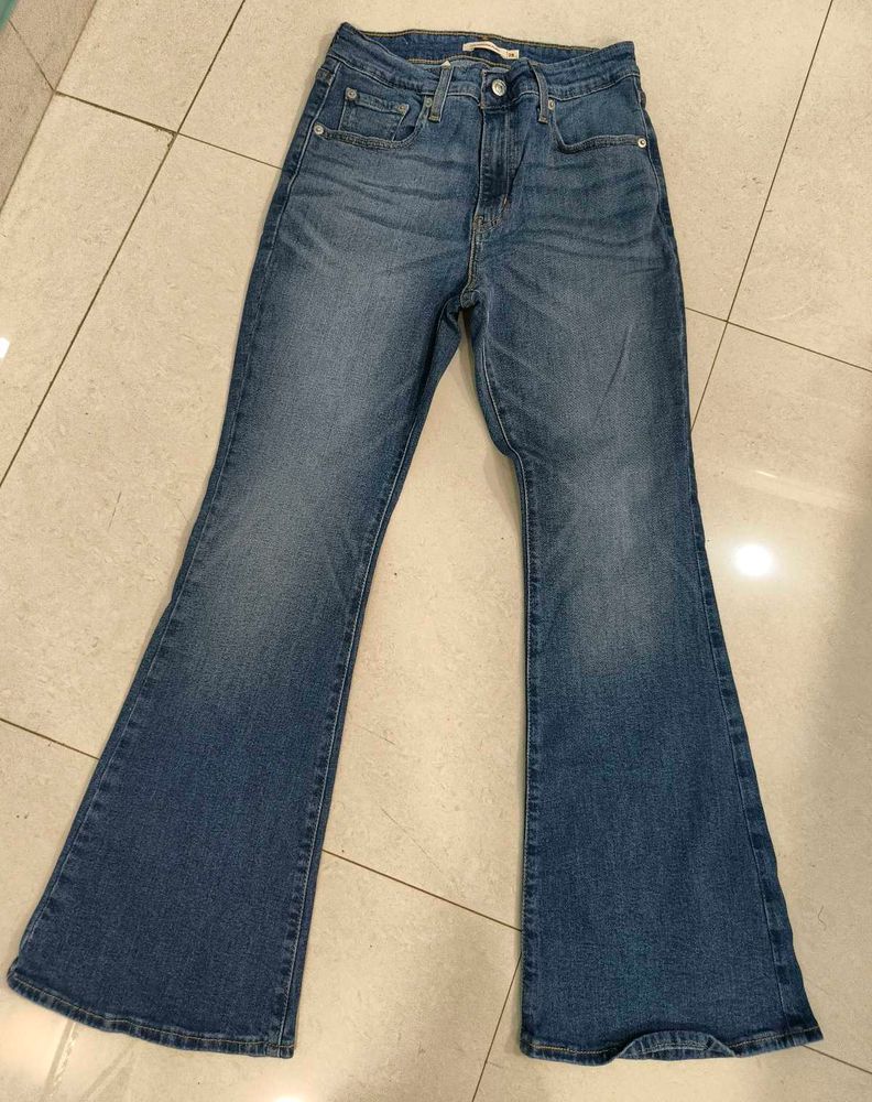Levi's Women's classic Blue Flared Jeans