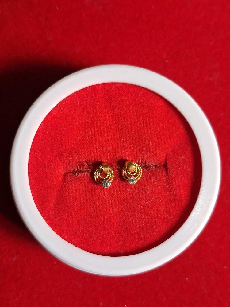 Elegant Gold Earrings with Stone