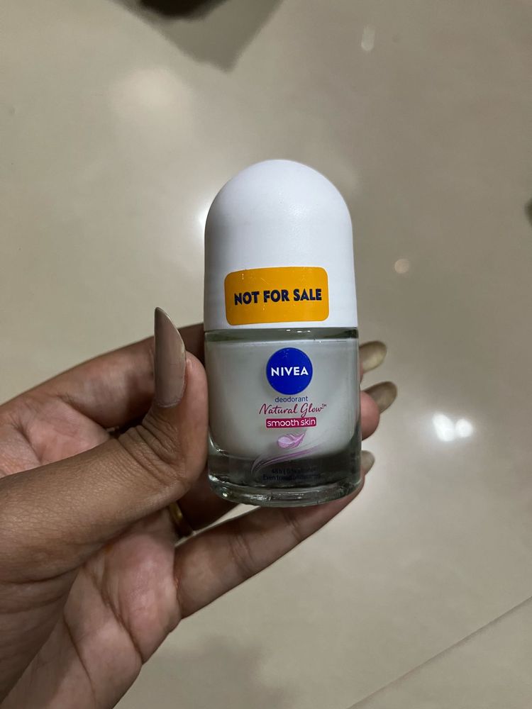 NIVEA Natural Glow Roll-On Deodorant