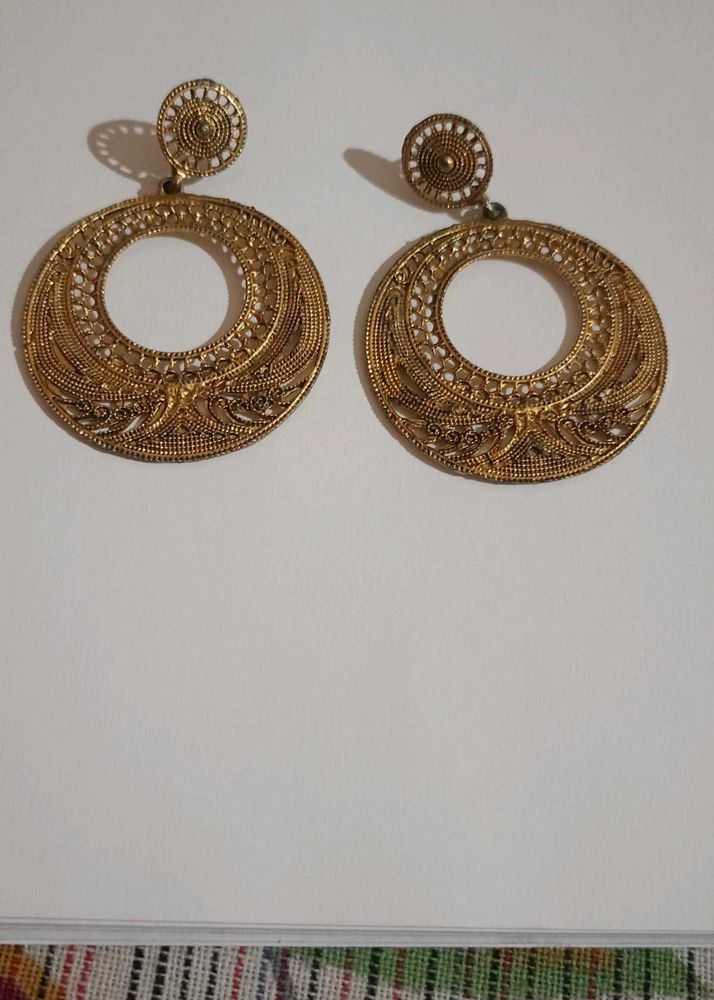 Vintage Gold Tone Hoop Earrings