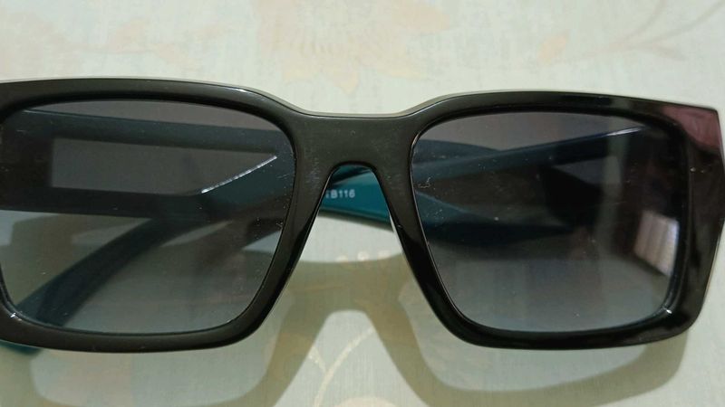 Stylish Black Framed Sunglasses
