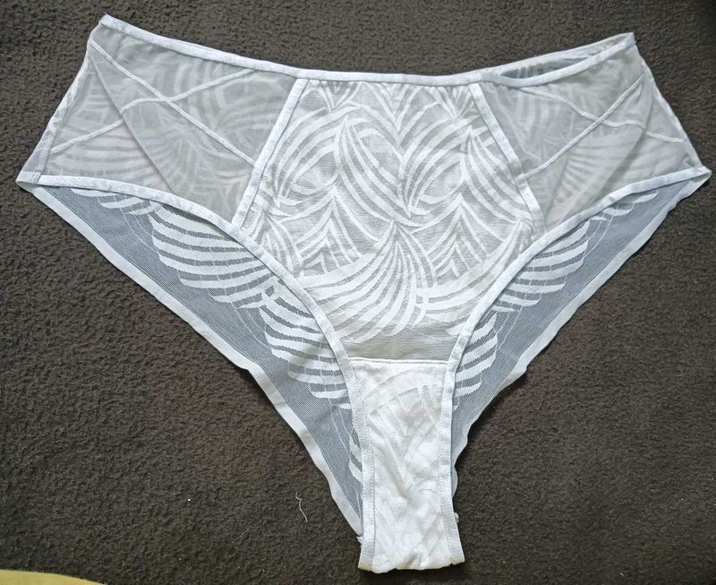 White 🔥Patterned Briefs🔥