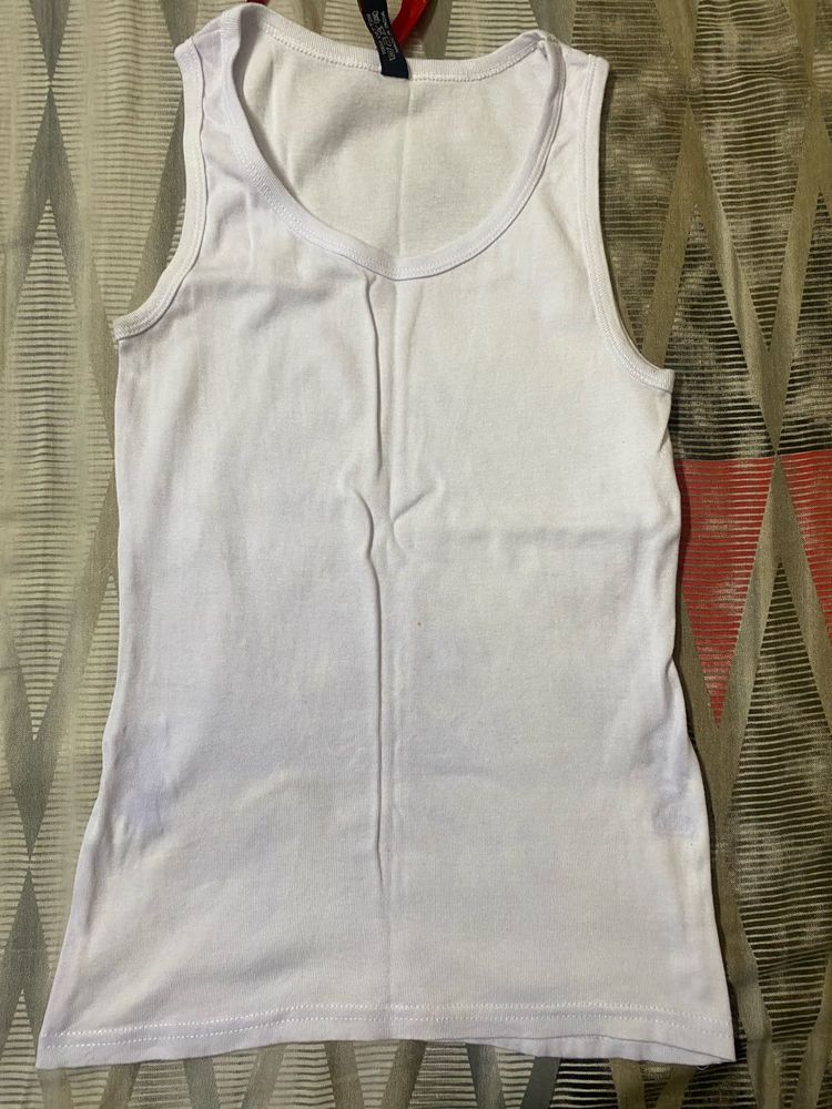 White round Neck Sleeveless Tank Top