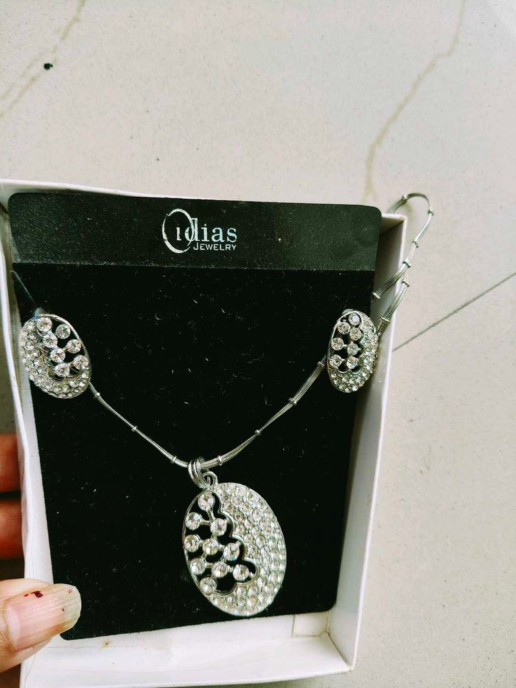 american daymond earing neckless set