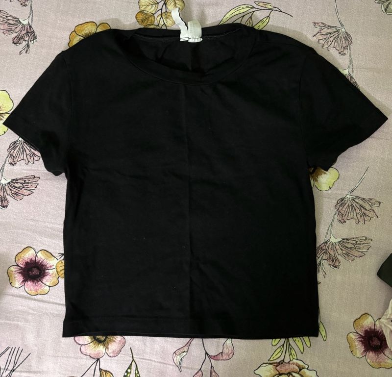 H&amp;M Classic Black Cropped T-Shirt