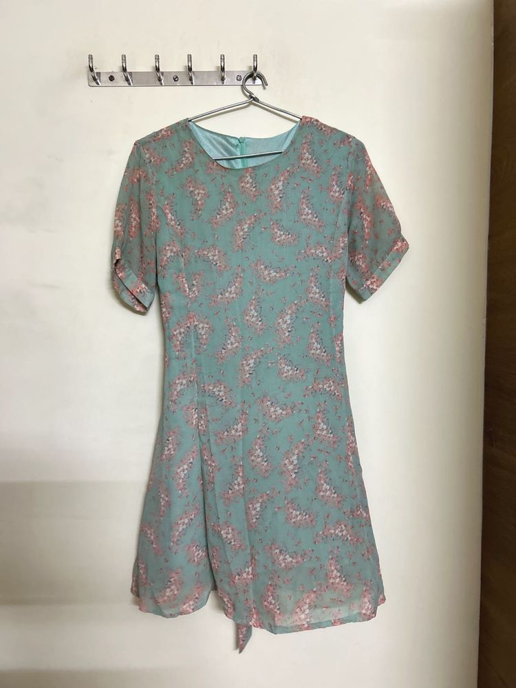 Chic Floral Print Mini Dress