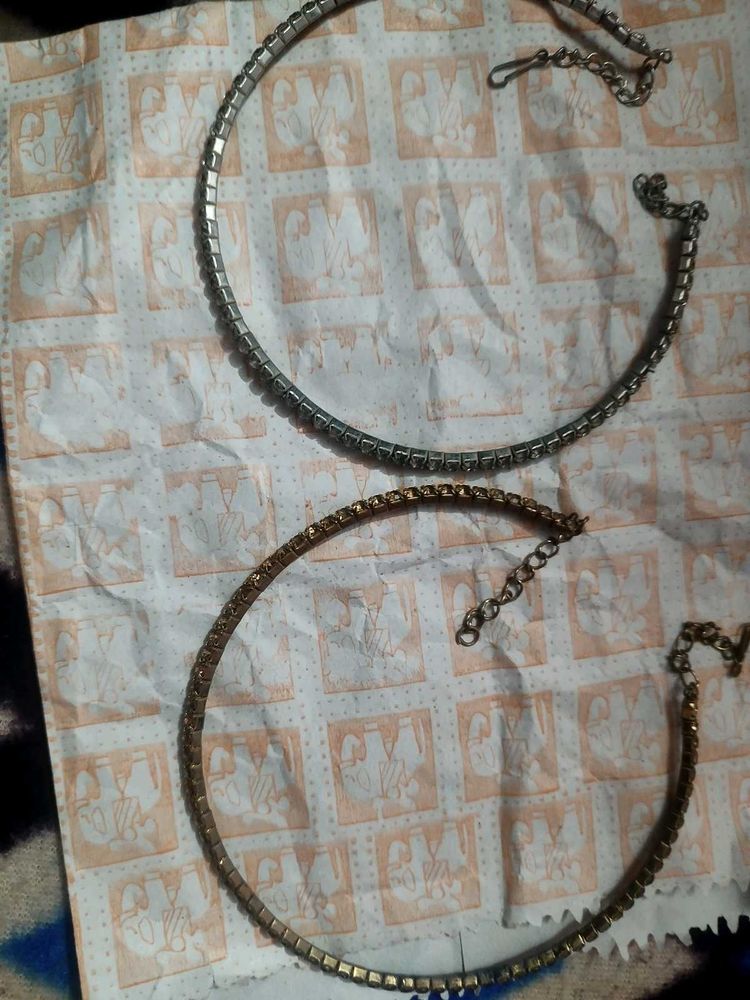 Set of 2 Choker Necklaces with earrings