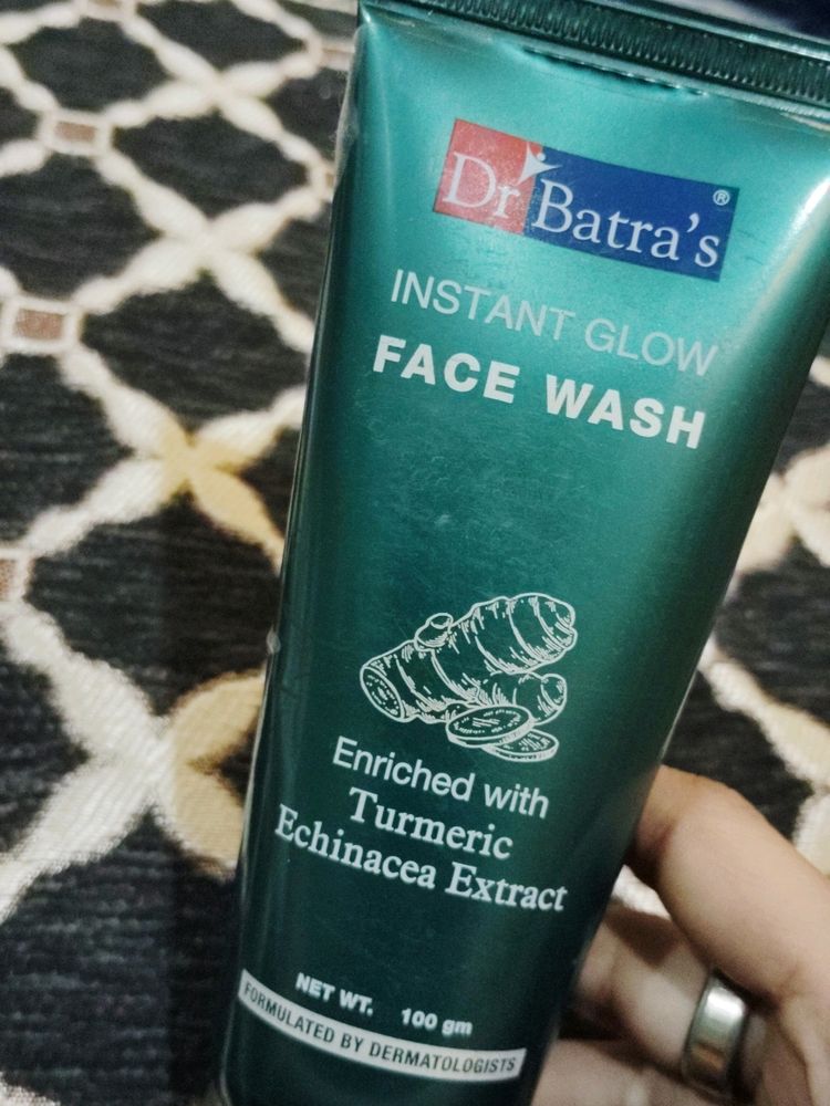 Instant Glow Facewash ...>>>