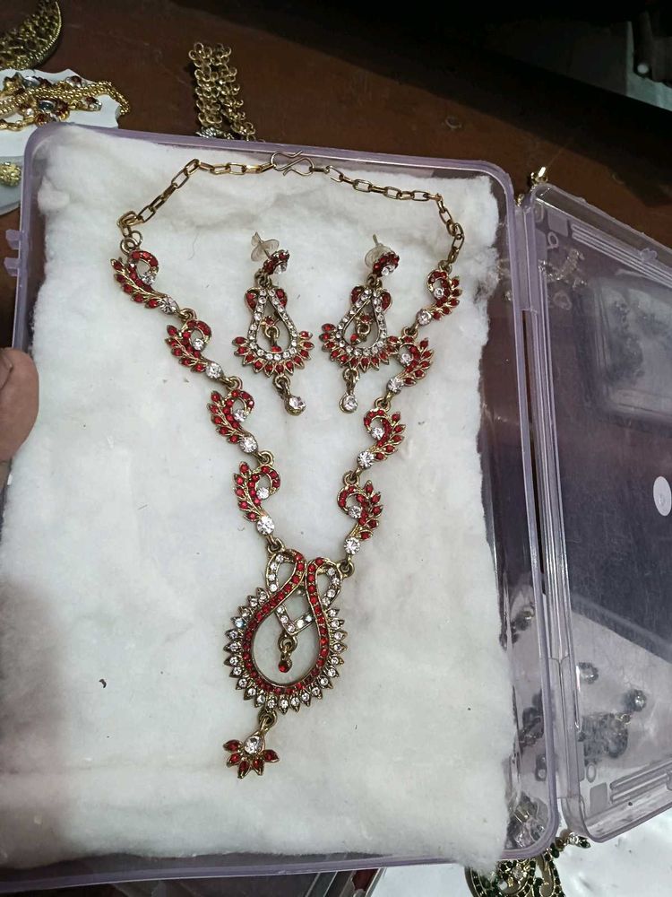 Elegant Red &amp; White Stone Jewellery Set