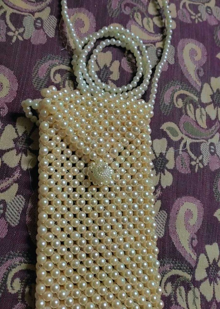 Elegant Beaded Pearl Clutch Bag