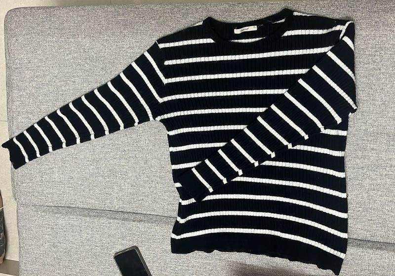 Striped Knit full sleeves Top