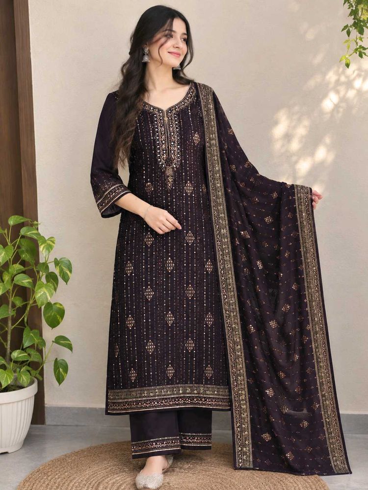 Elegant Embroidered Banarasi Kurta Set