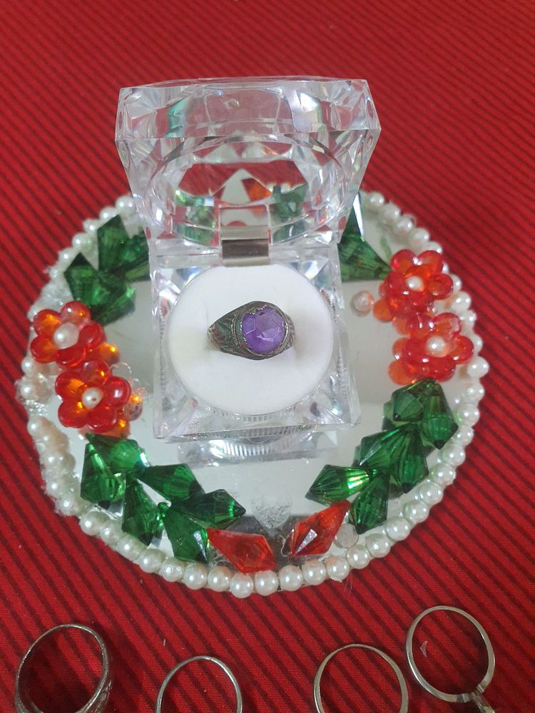 UNISEX RINGS WITH A RING HOLDER
