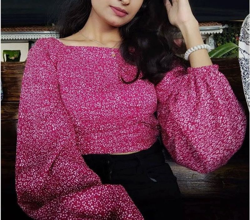 Stylish Pink Floral Crop Top