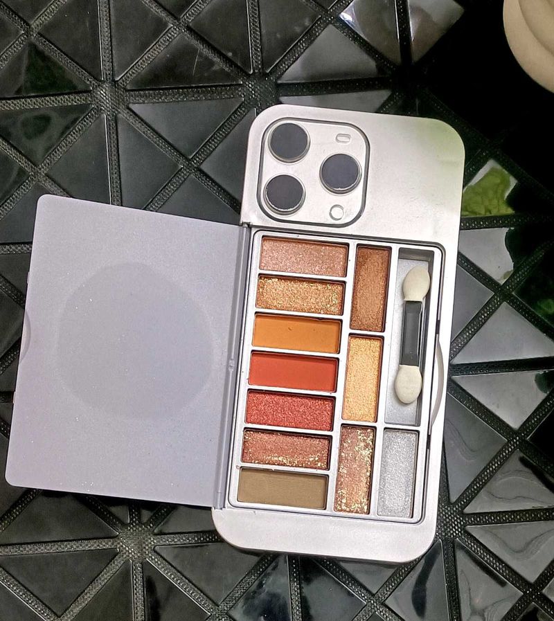 Eye Shadow Palette - iPhone Case Design