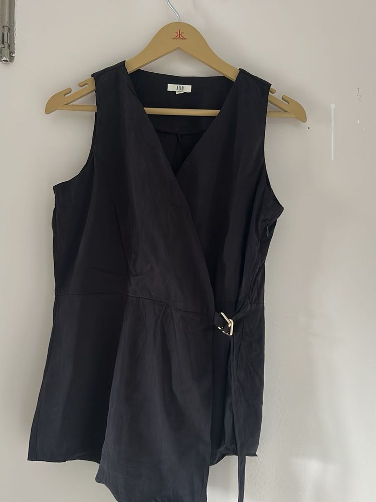 Chic Sleeveless Black Wrap Top