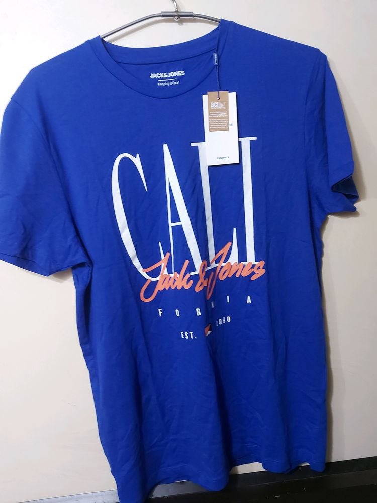 Men's Casual Tshirt.  New With Tag Good Condition