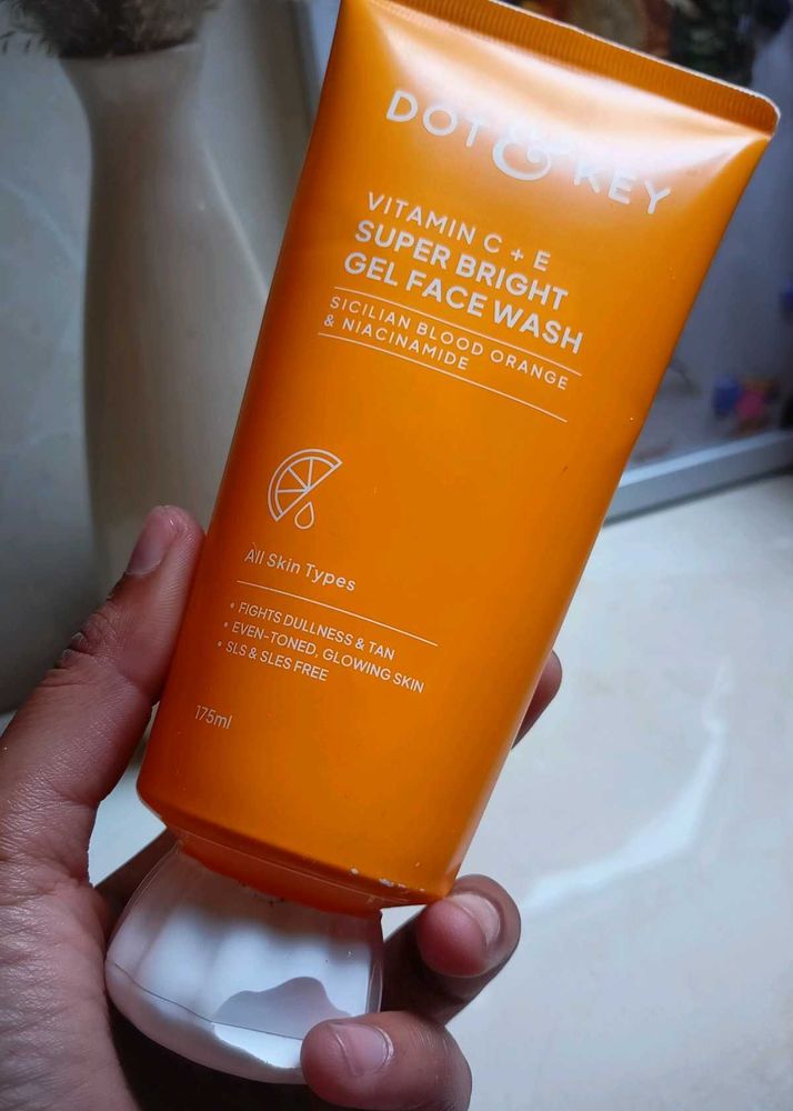 Dot &amp; Key Vitamin C+E Face Wash