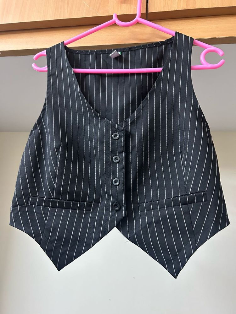Newme Striped Black Vest - M