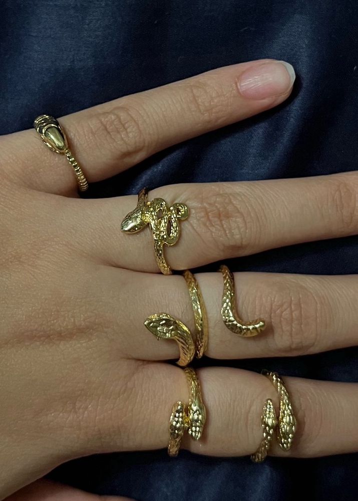 Set of 5 Snake Rings Golden