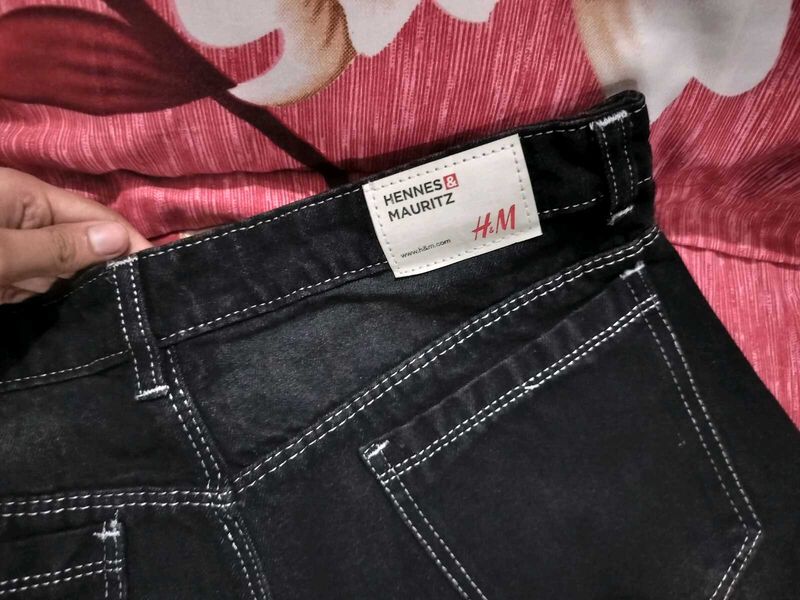 H&amp;M Black Denim Jeans with Contrast Stitching
