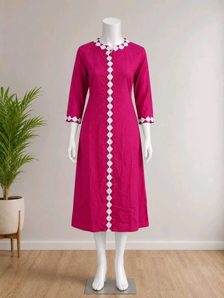 Elegant Pink Kurta with White Floral Embellishment