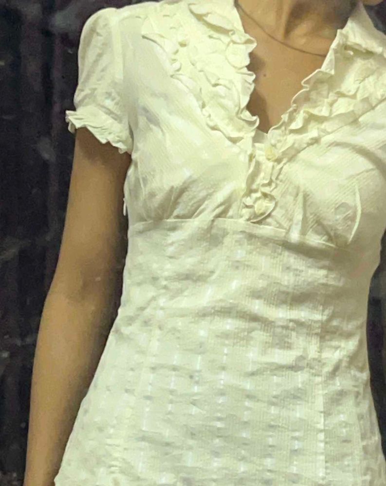 Pastel Yellow Ruffled V-Neck Fitted Top