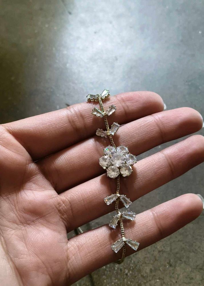 Delicate Flower Crystal Bracelet