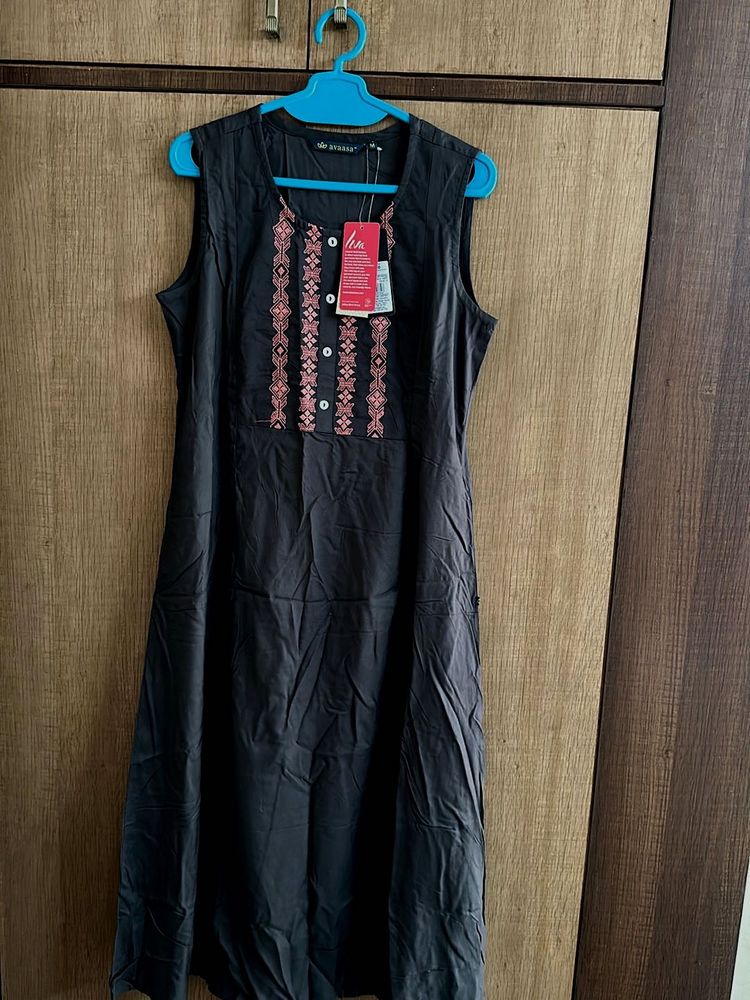 Elegant Black Embroidered Kurta