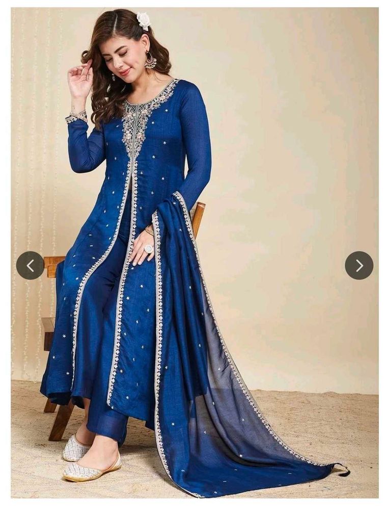 Elegant Blue Kurta Set with Intricate Embroidery