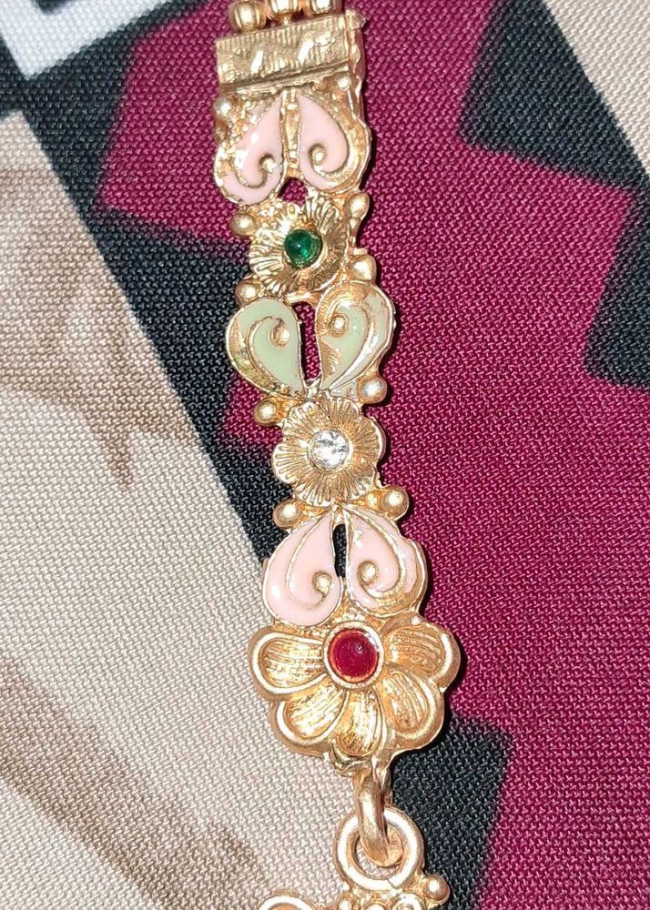 Elegant Gold Tone Floral Necklace