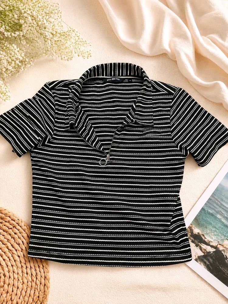 Striped Zipper Neck Crop Top🔥🖤🤍