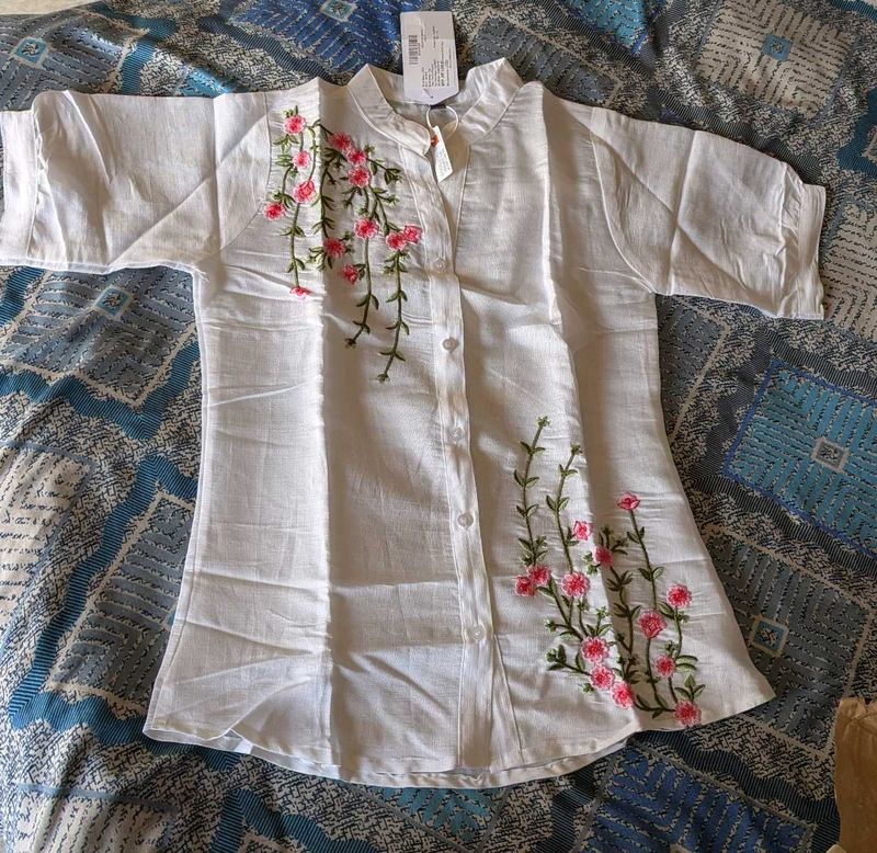 White floral Embroidered shirt 🎀❤️