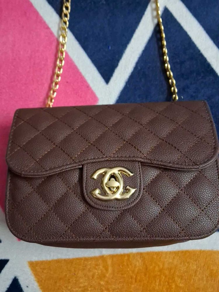 Elegant Quilted Crossbody Bag