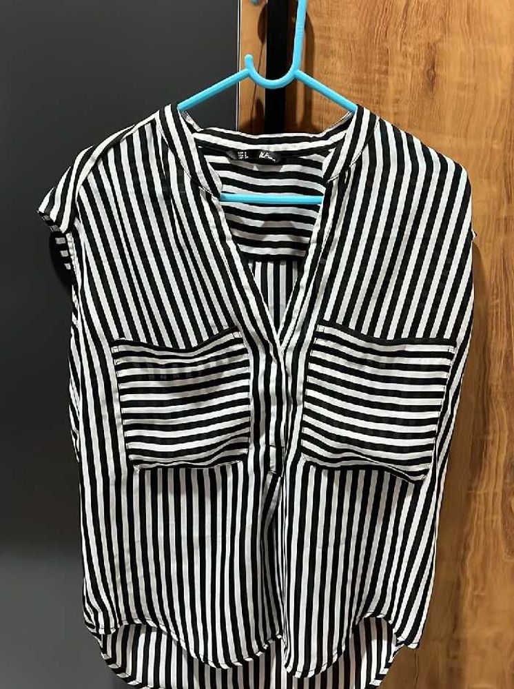 Chic Black &amp; White Striped Blouse