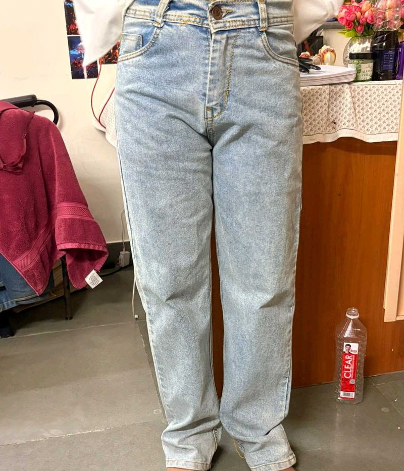 Light Wash Straight Leg Jeans