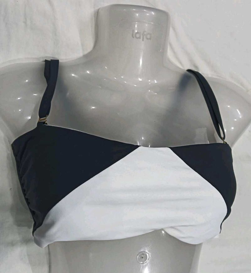 Chic Black &amp;⭐ White Bikini Top