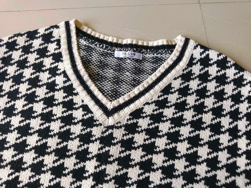 Houndstooth V-Neck Knit Sweater