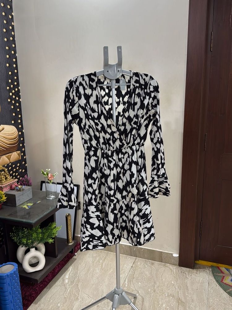 Stylish Black &amp; White Print Mini Dress